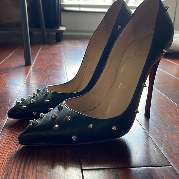 In great condition!! Barely wore. - Picture 2 of 4